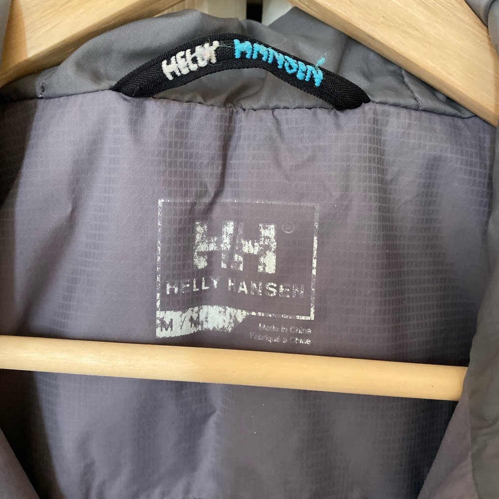 Helly Hansen women’s rain/wind coat - Picture 3 of 6
